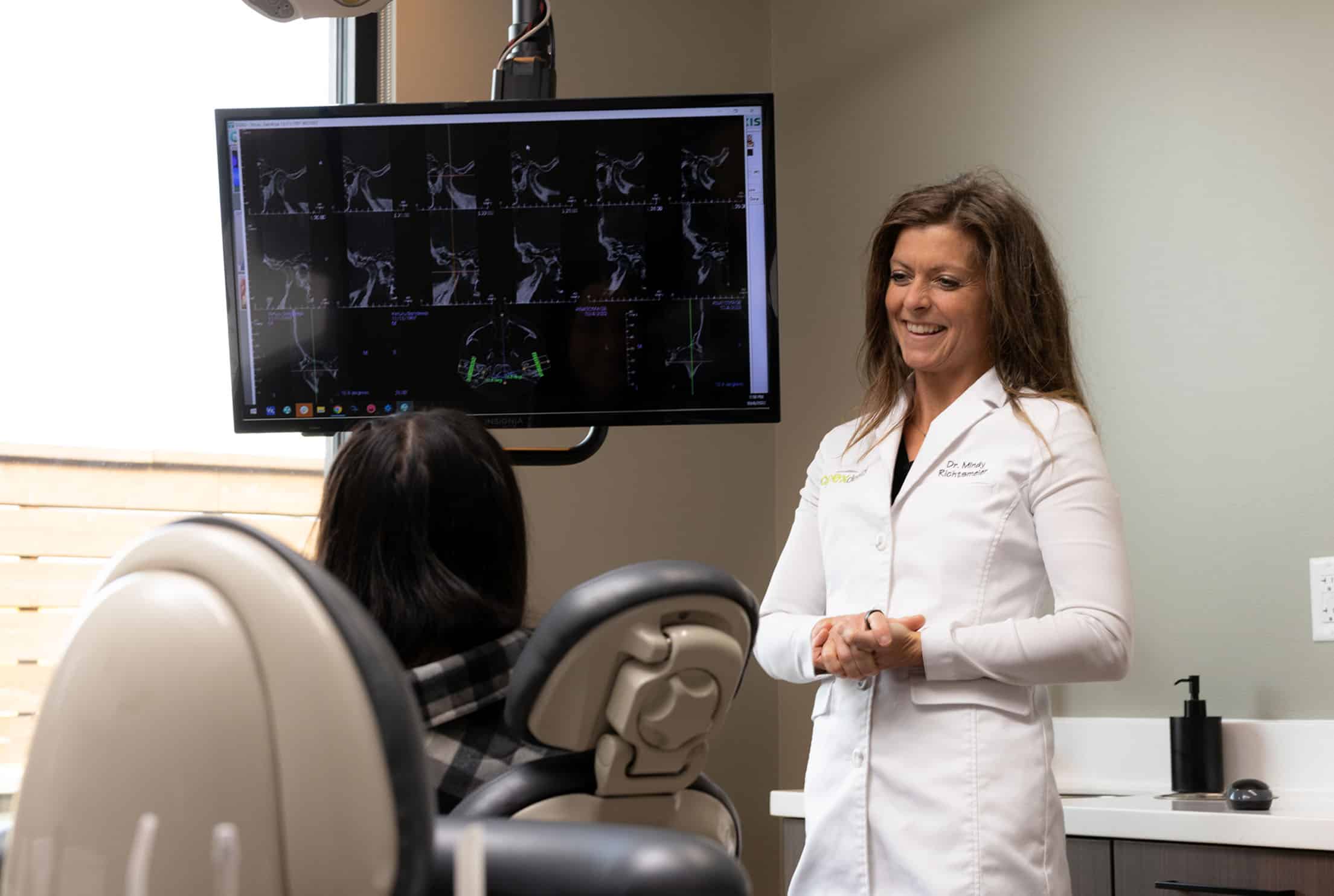 homepage-dentist-smiling-1